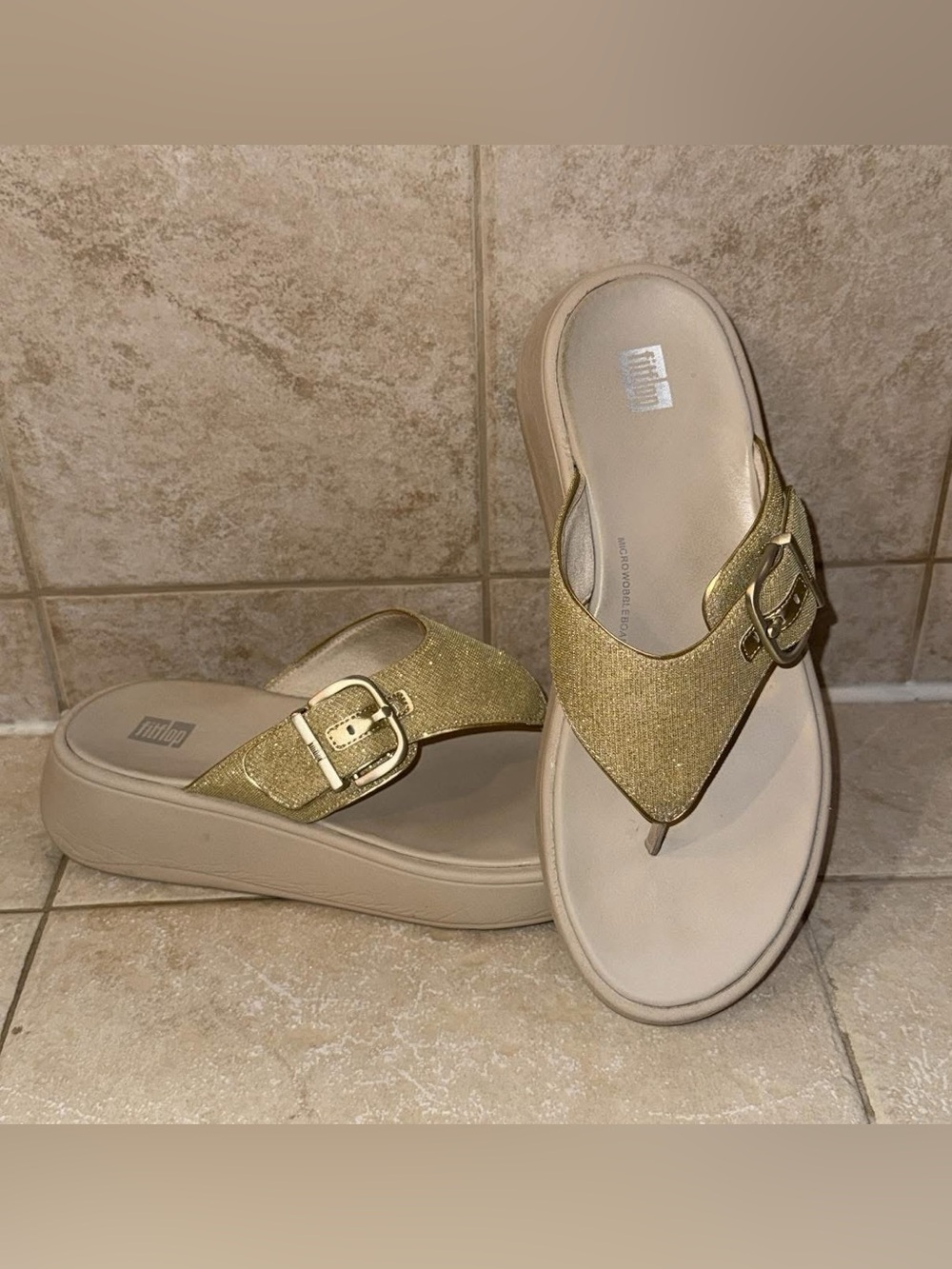 FitFlop Gold Metallic Wedge Thong Sandals, sz 8